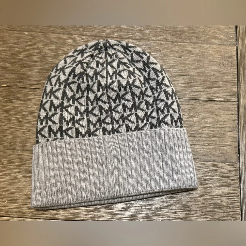 MICHAEL KORS SIGNATURE HAT & GLOVE SET